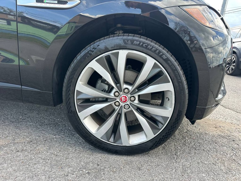 2017 Jaguar F-PACE Image 29