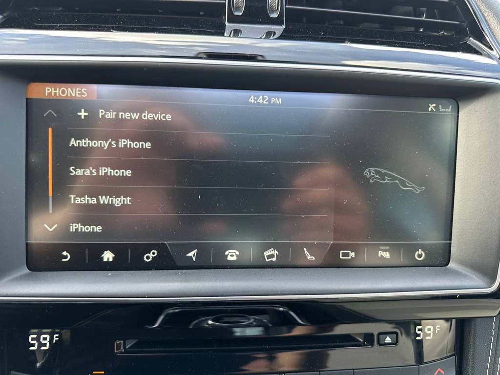 2017 Jaguar F-PACE Image 31