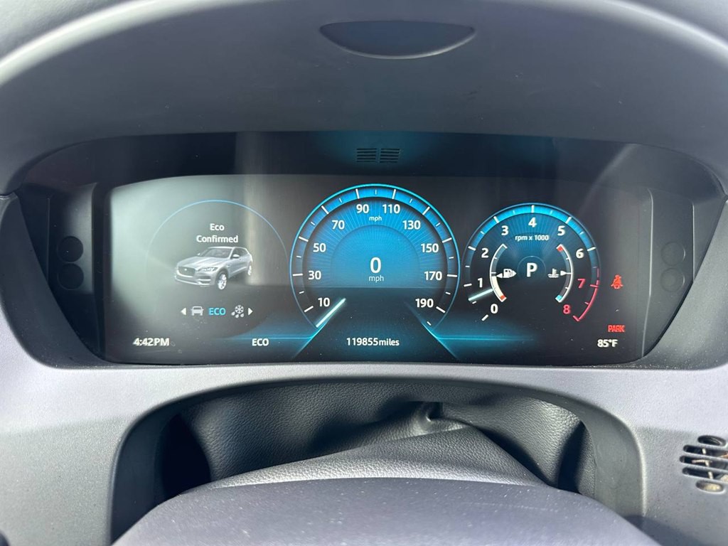 2017 Jaguar F-PACE Image 33