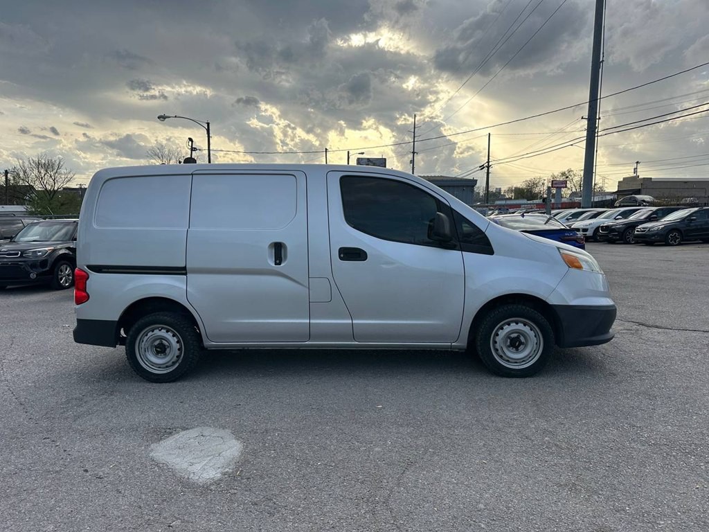 2015 Chevrolet Express Image 5