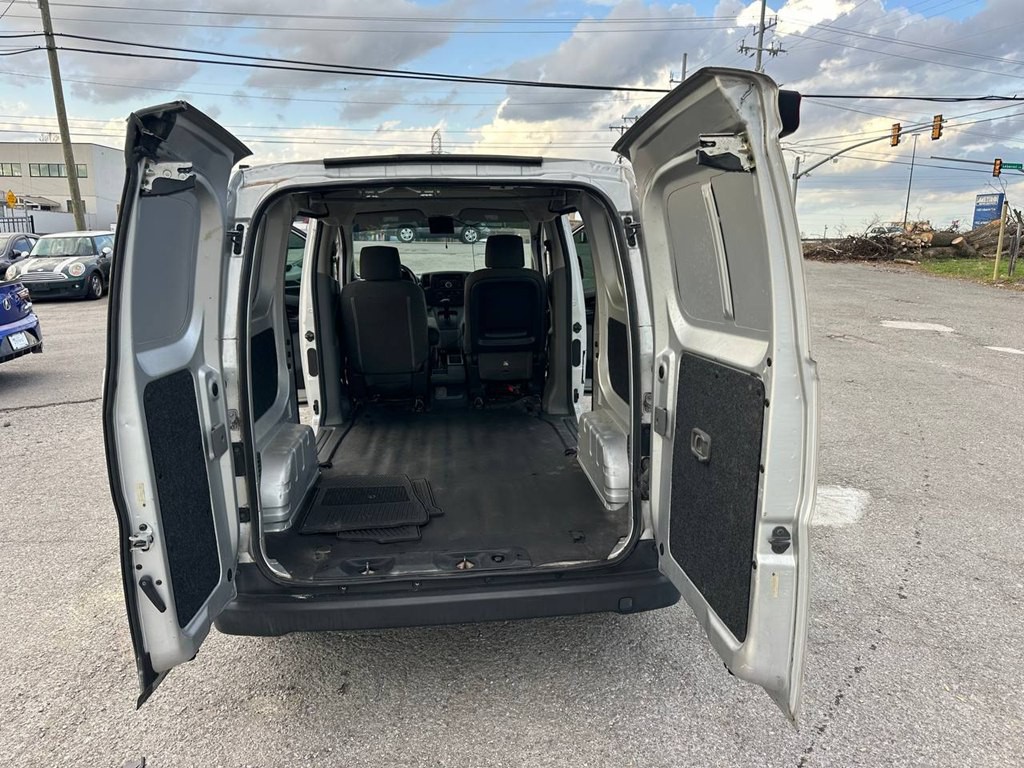 2015 Chevrolet Express Image 10