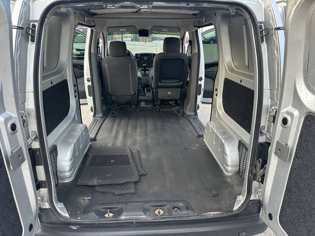 2015 Chevrolet Express Image 11