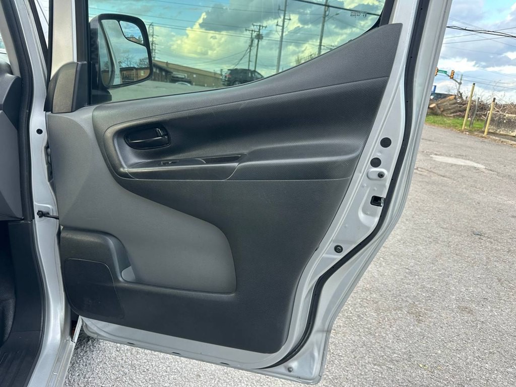 2015 Chevrolet Express Image 14