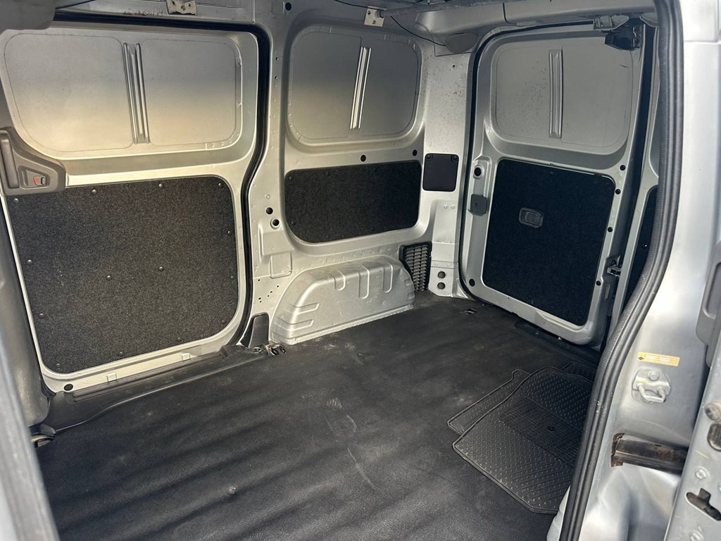 2015 Chevrolet Express Image 18