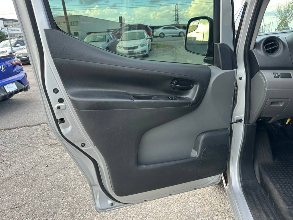 2015 Chevrolet Express Image 20