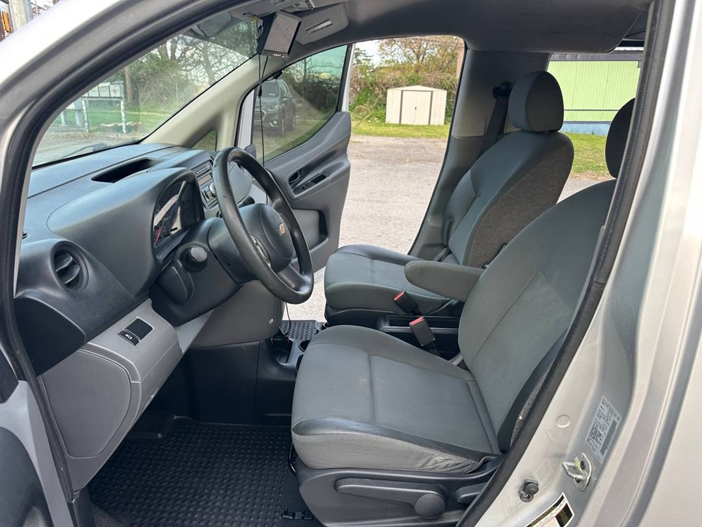 2015 Chevrolet Express Image 21