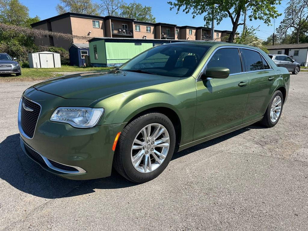 2018 Chrysler 300 Image 2