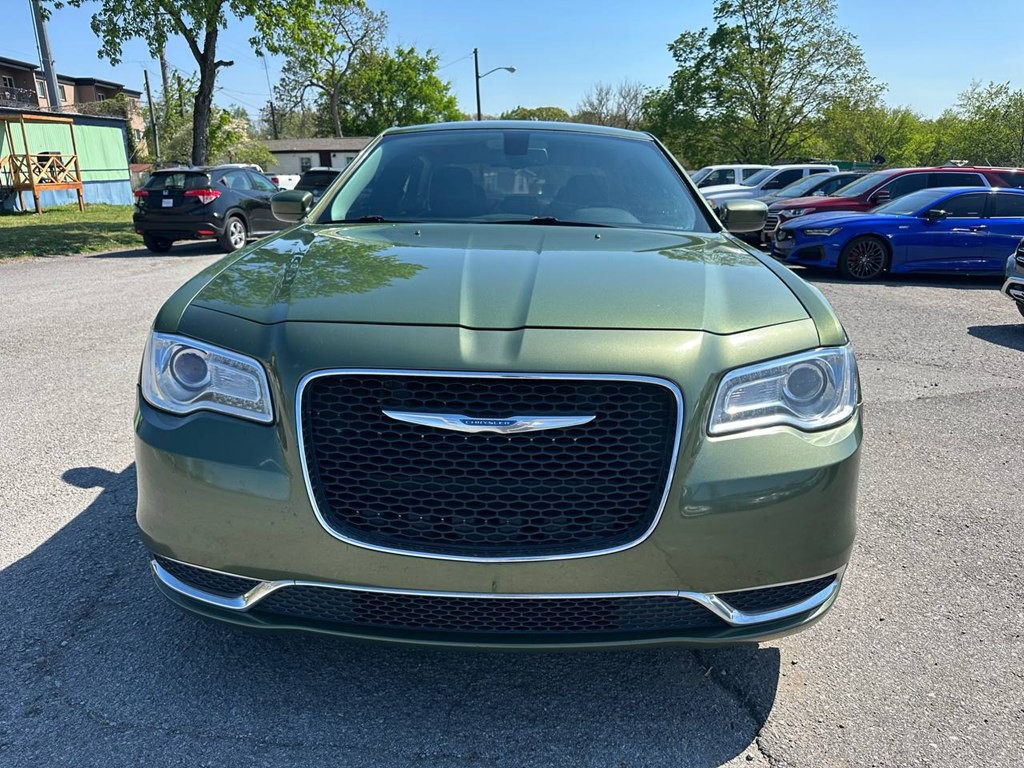 2018 Chrysler 300 Image 3