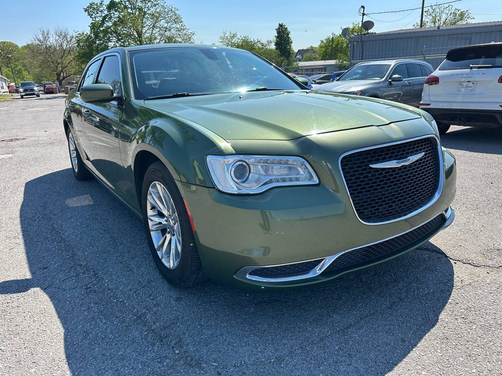 2018 Chrysler 300 Image 4