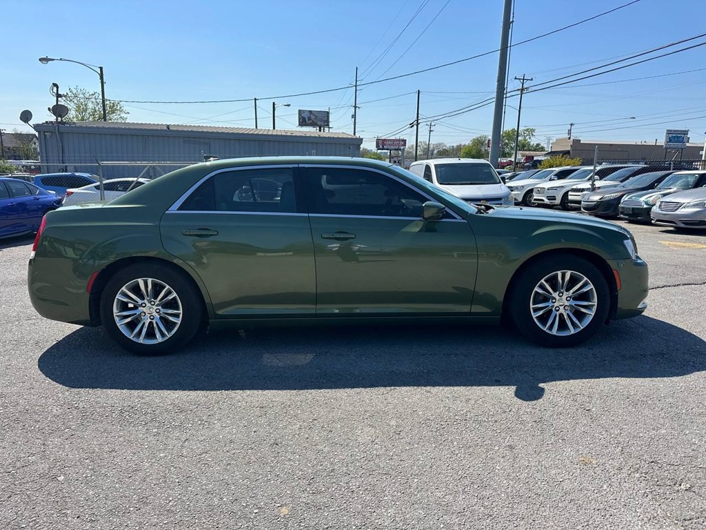 2018 Chrysler 300 Image 5