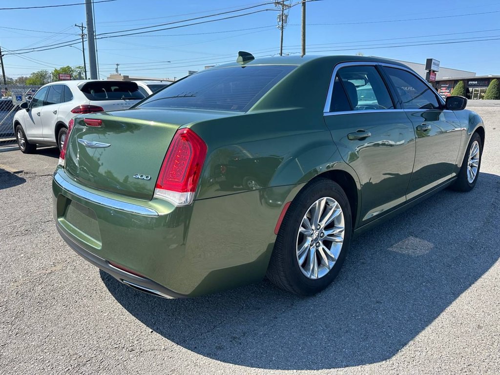 2018 Chrysler 300 Image 6