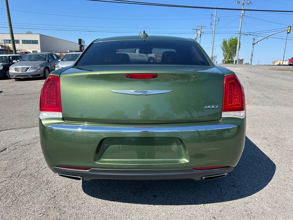 2018 Chrysler 300 Image 7