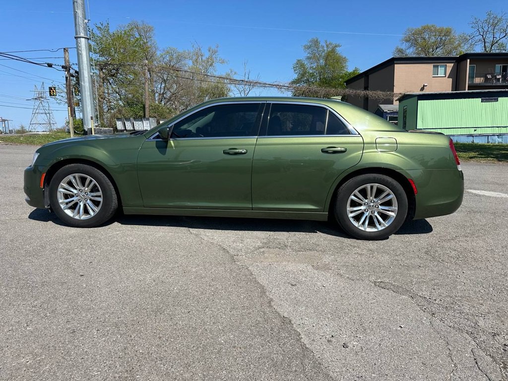 2018 Chrysler 300 Image 9