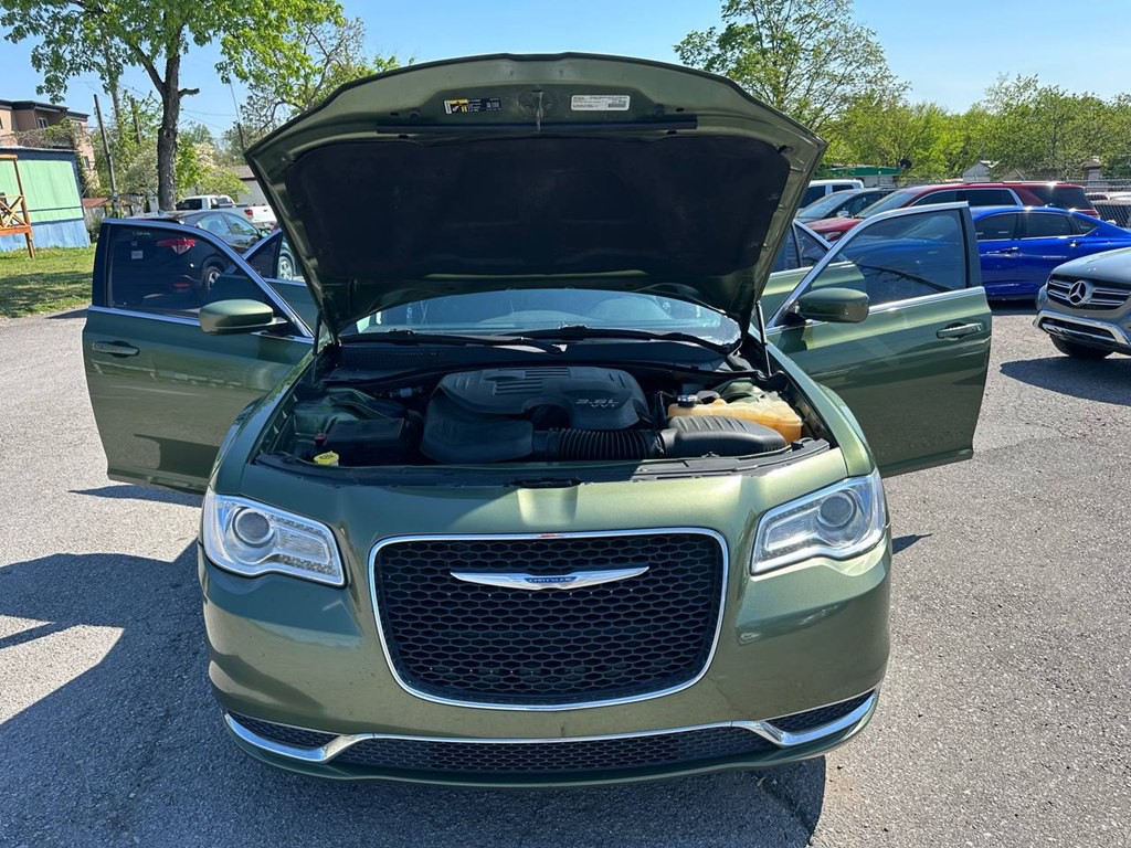 2018 Chrysler 300 Image 10