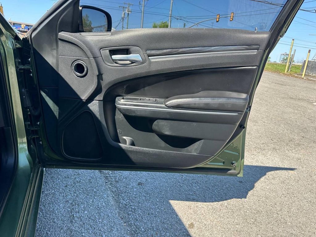 2018 Chrysler 300 Image 14