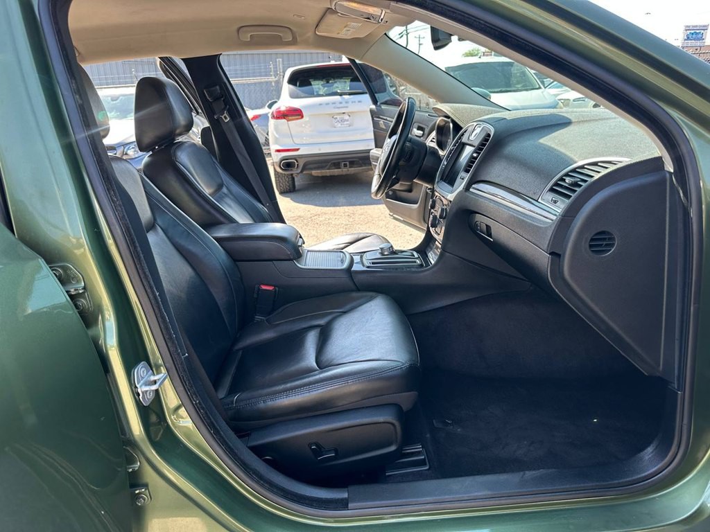 2018 Chrysler 300 Image 16