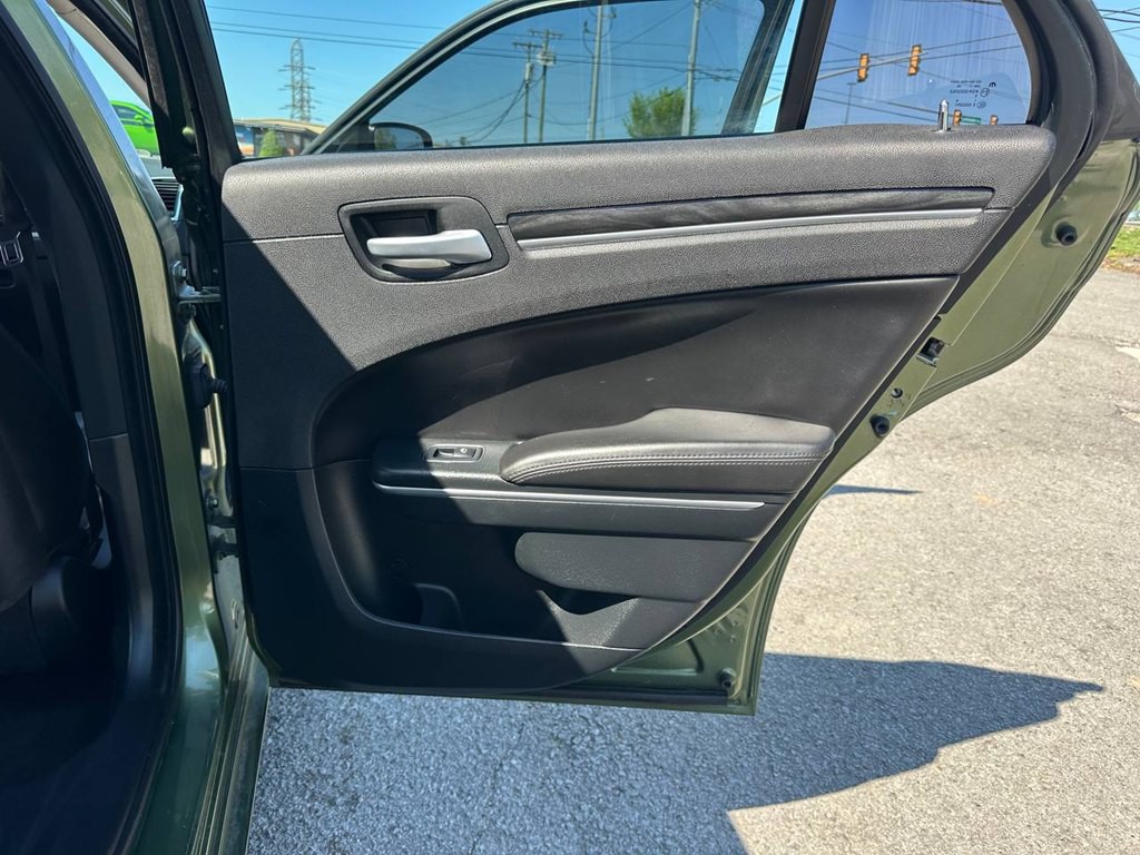 2018 Chrysler 300 Image 17