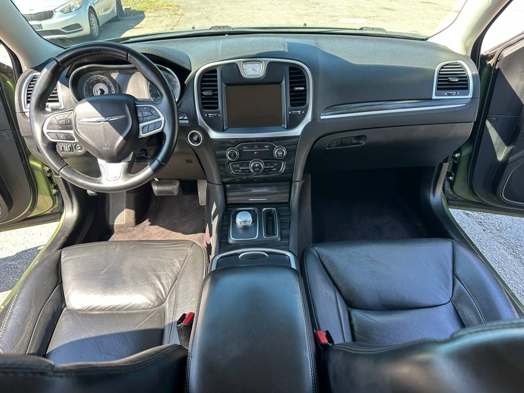 2018 Chrysler 300 Image 21