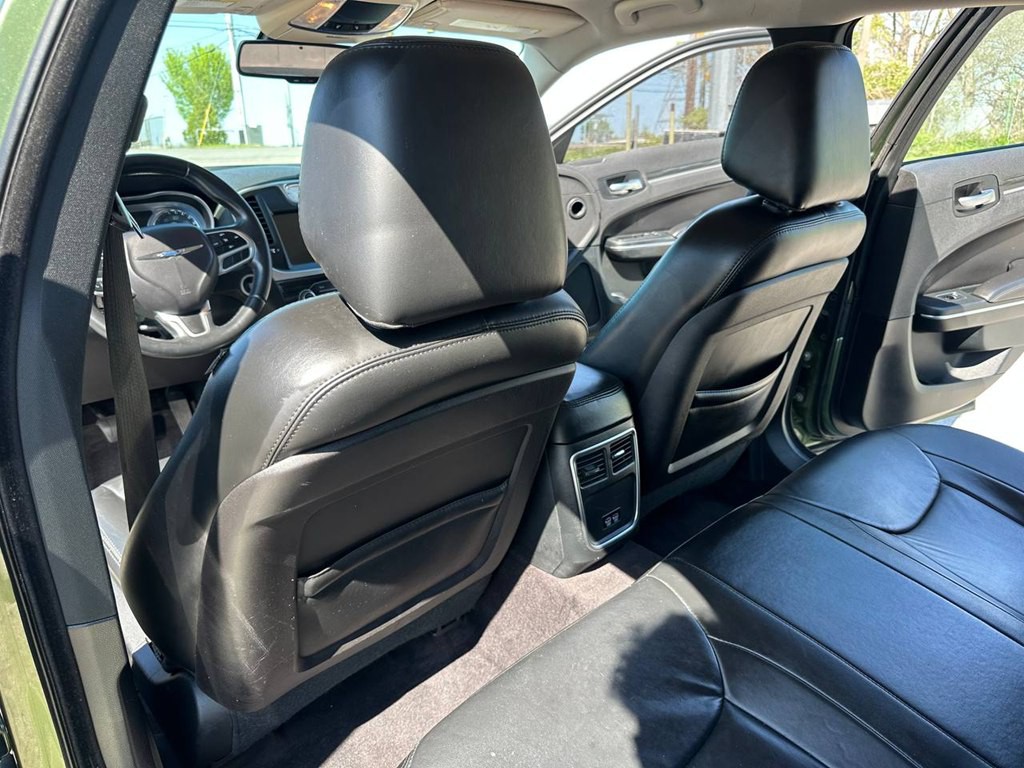 2018 Chrysler 300 Image 22