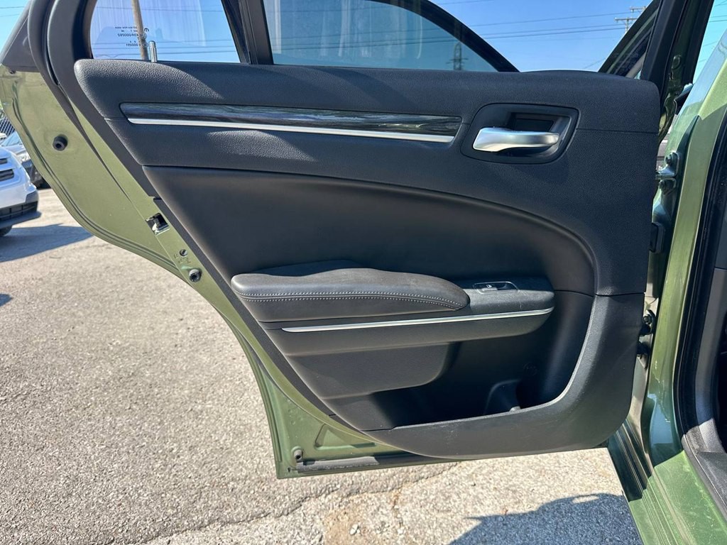 2018 Chrysler 300 Image 23