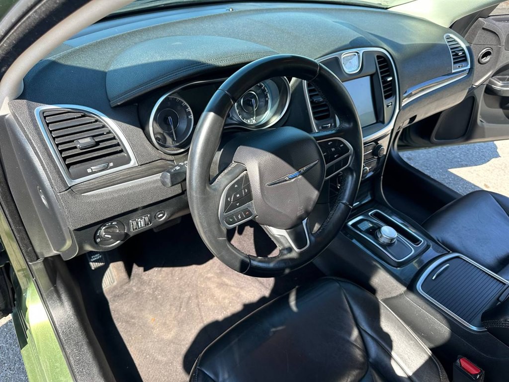 2018 Chrysler 300 Image 26