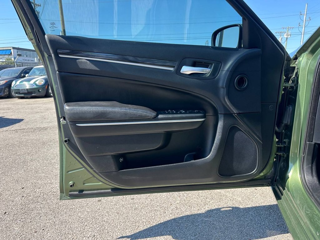 2018 Chrysler 300 Image 27