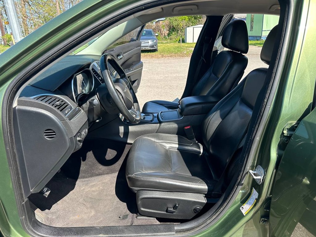 2018 Chrysler 300 Image 28