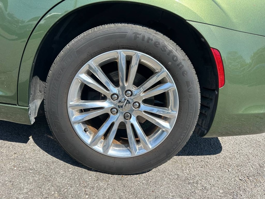 2018 Chrysler 300 Image 30