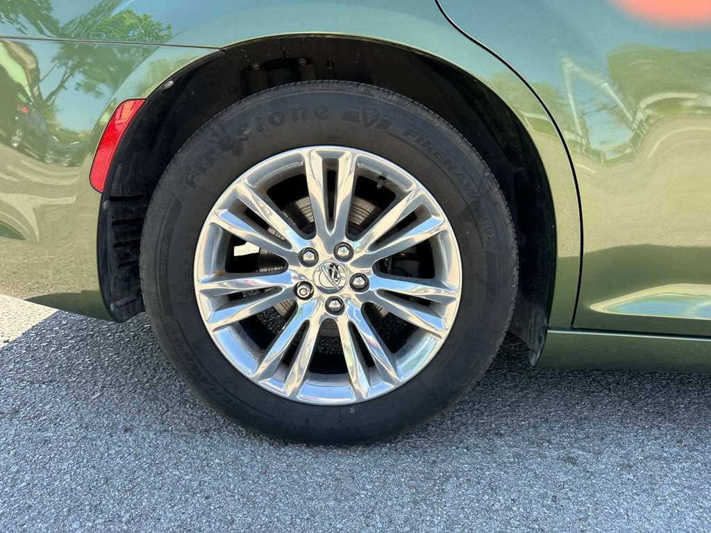 2018 Chrysler 300 Image 31