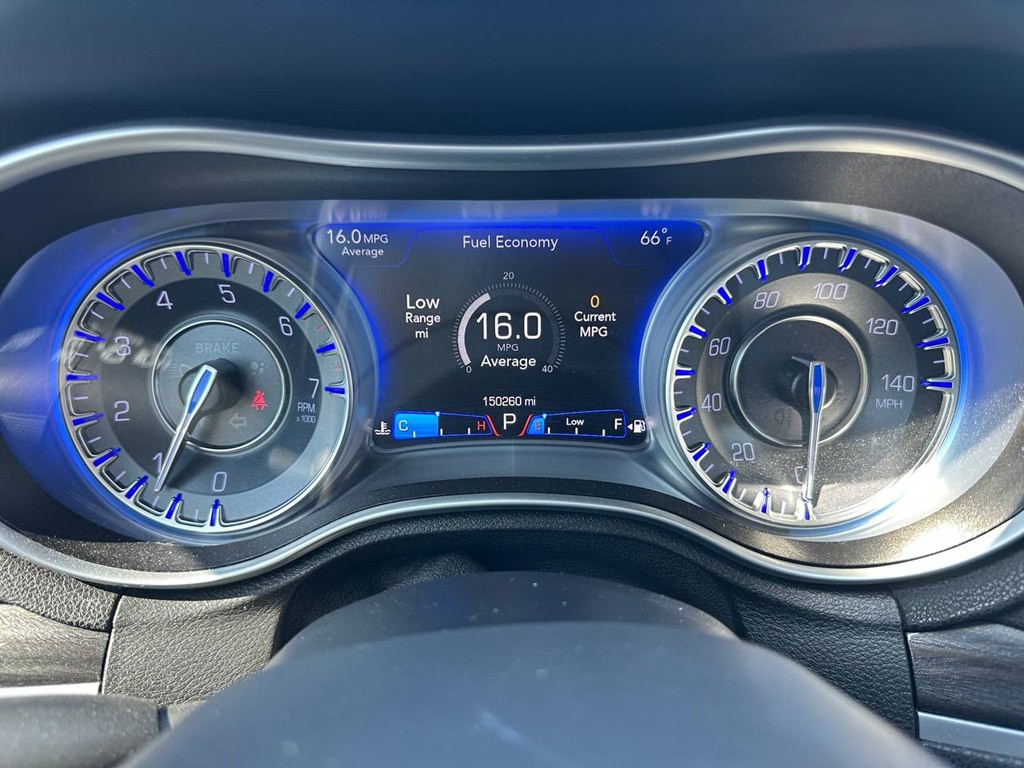 2018 Chrysler 300 Image 36