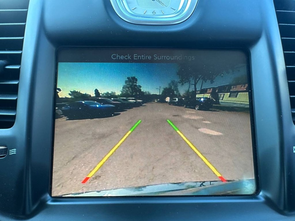 2018 Chrysler 300 Image 37