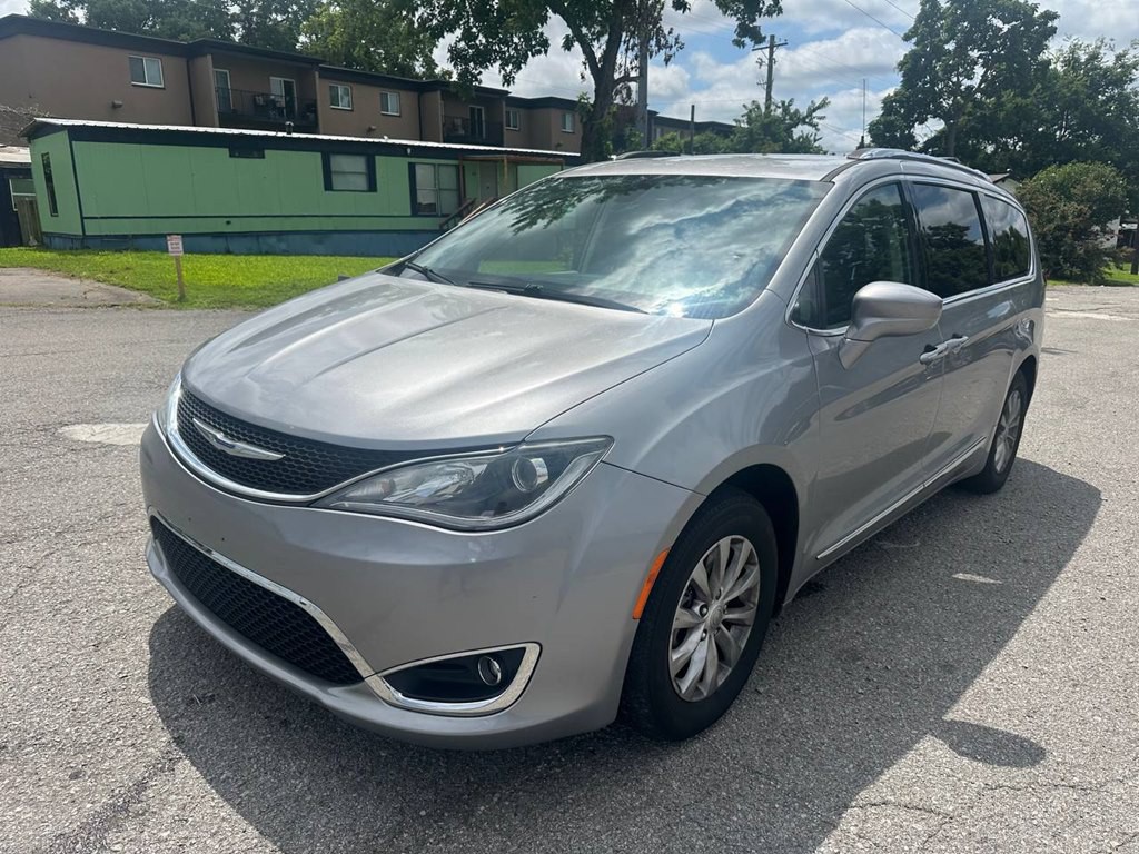 2019 Chrysler Pacifica Image 2