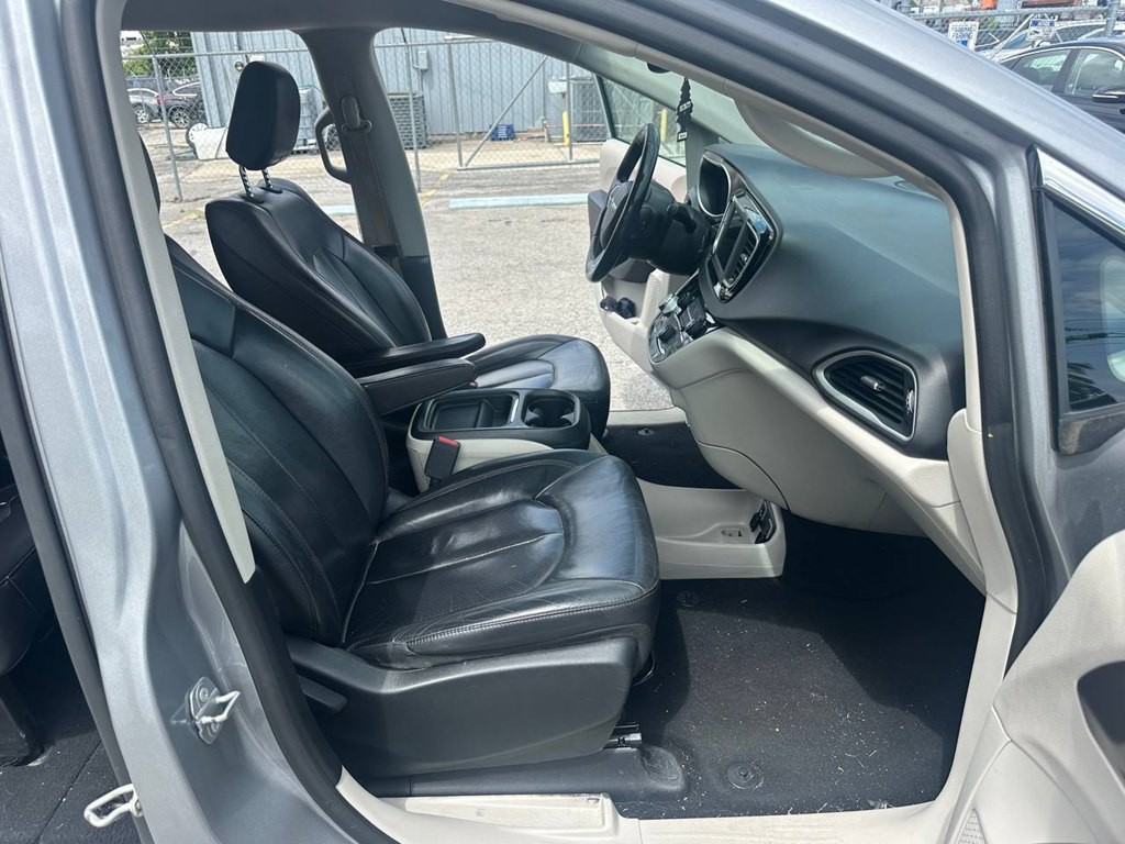 2019 Chrysler Pacifica Image 25