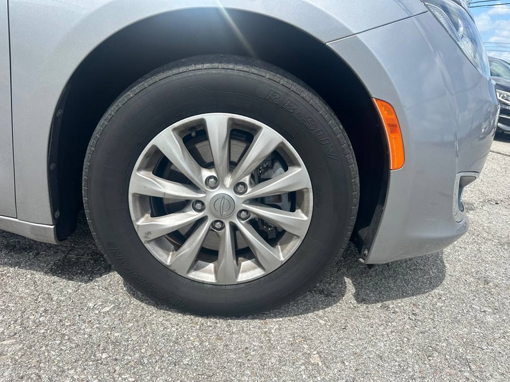 2019 Chrysler Pacifica Image 28