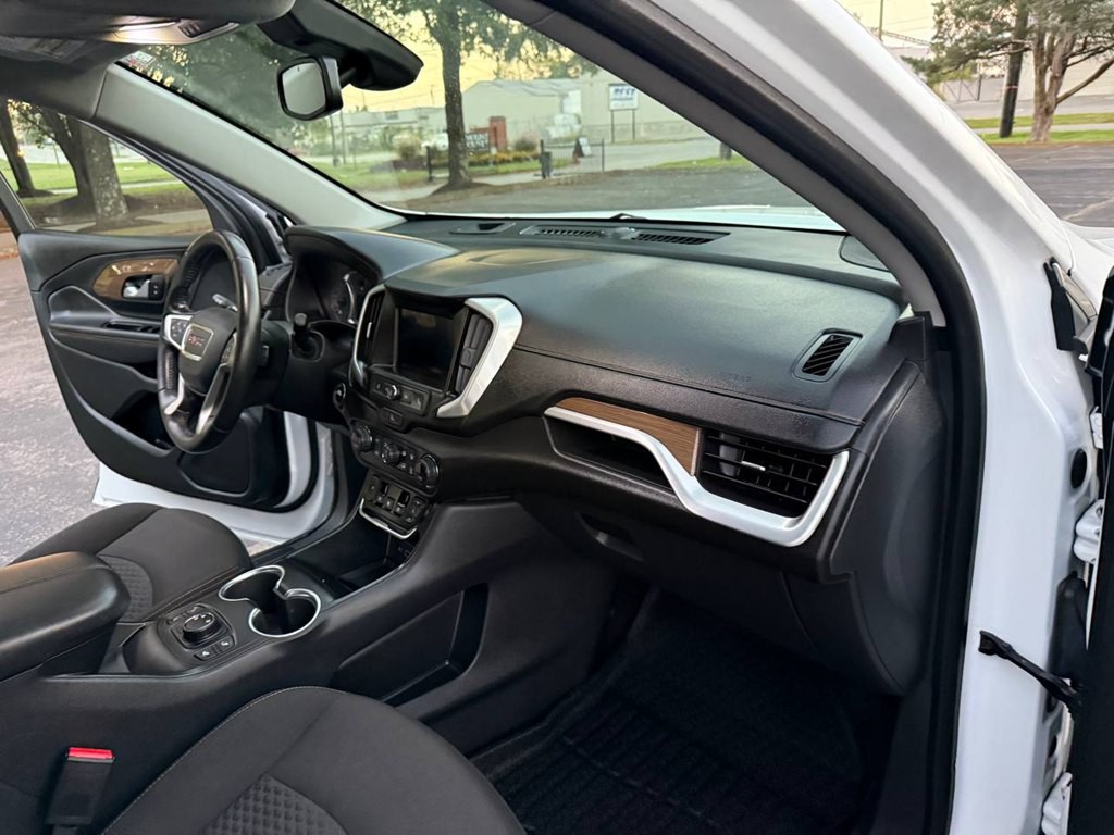 2020 GMC Terrain Image 27