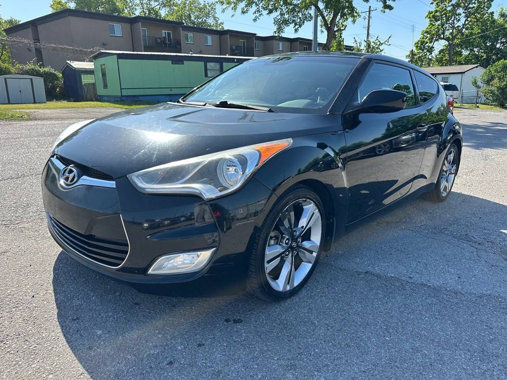 2016 Hyundai Veloster Image 2