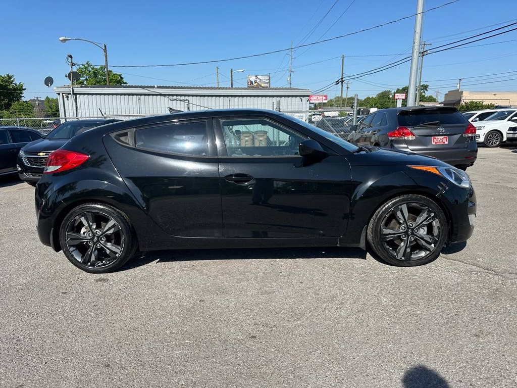 2016 Hyundai Veloster Image 5