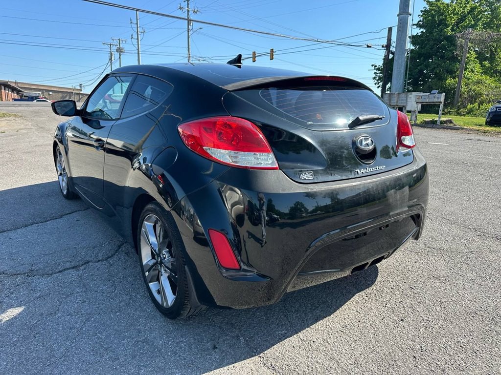 2016 Hyundai Veloster Image 8
