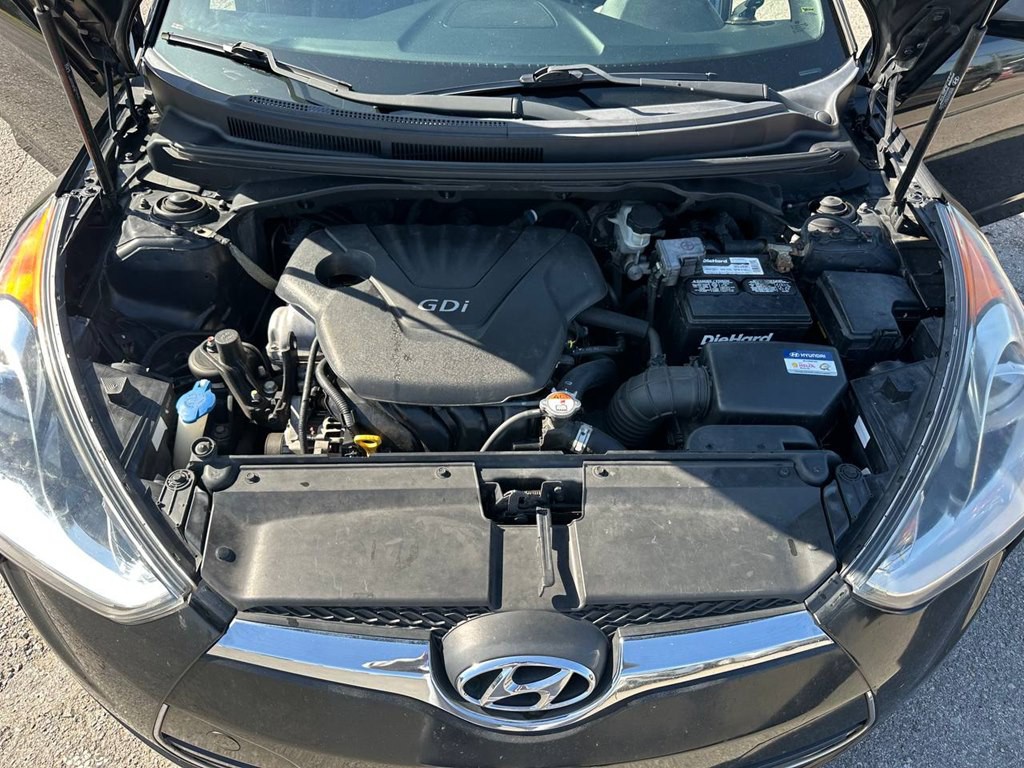 2016 Hyundai Veloster Image 9