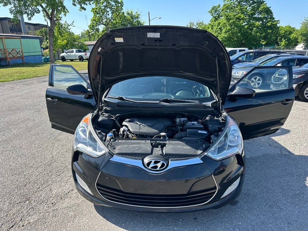 2016 Hyundai Veloster Image 11