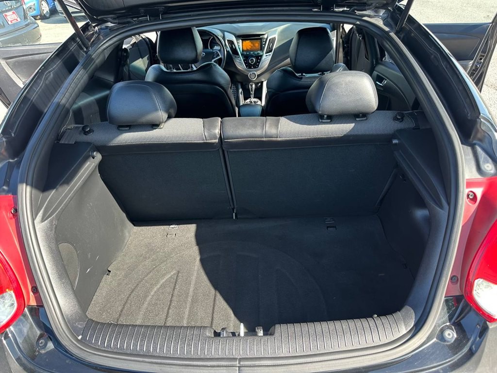 2016 Hyundai Veloster Image 12