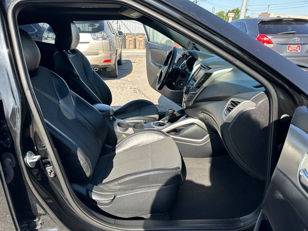 2016 Hyundai Veloster Image 17