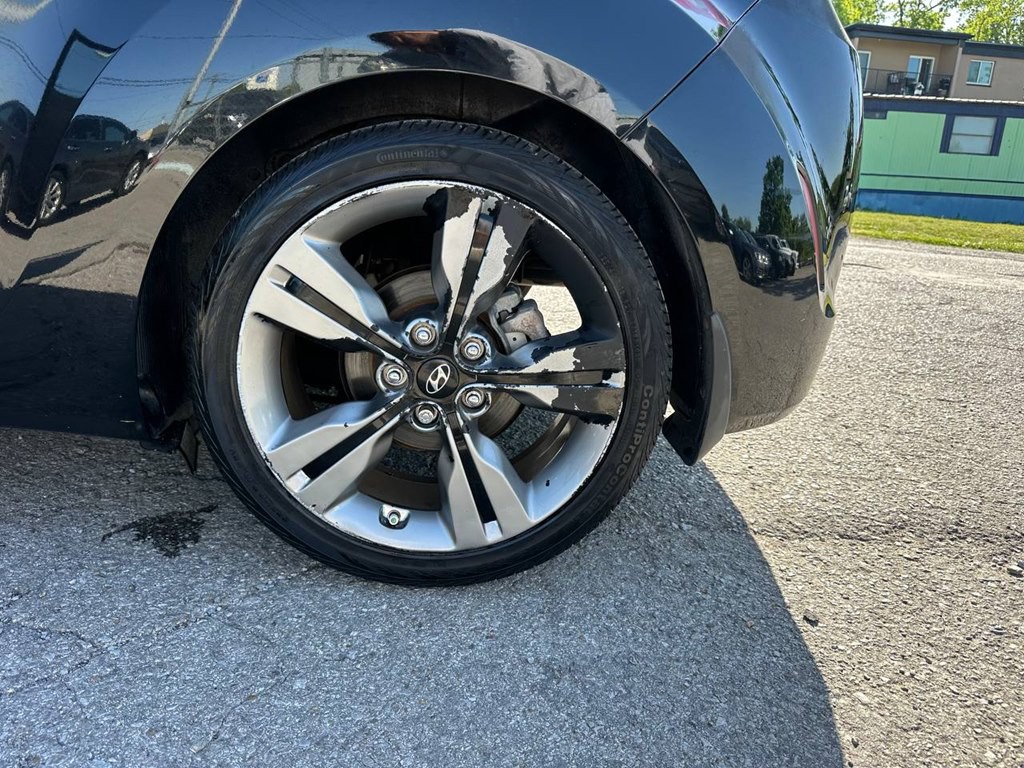 2016 Hyundai Veloster Image 21