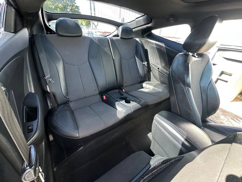 2016 Hyundai Veloster Image 24