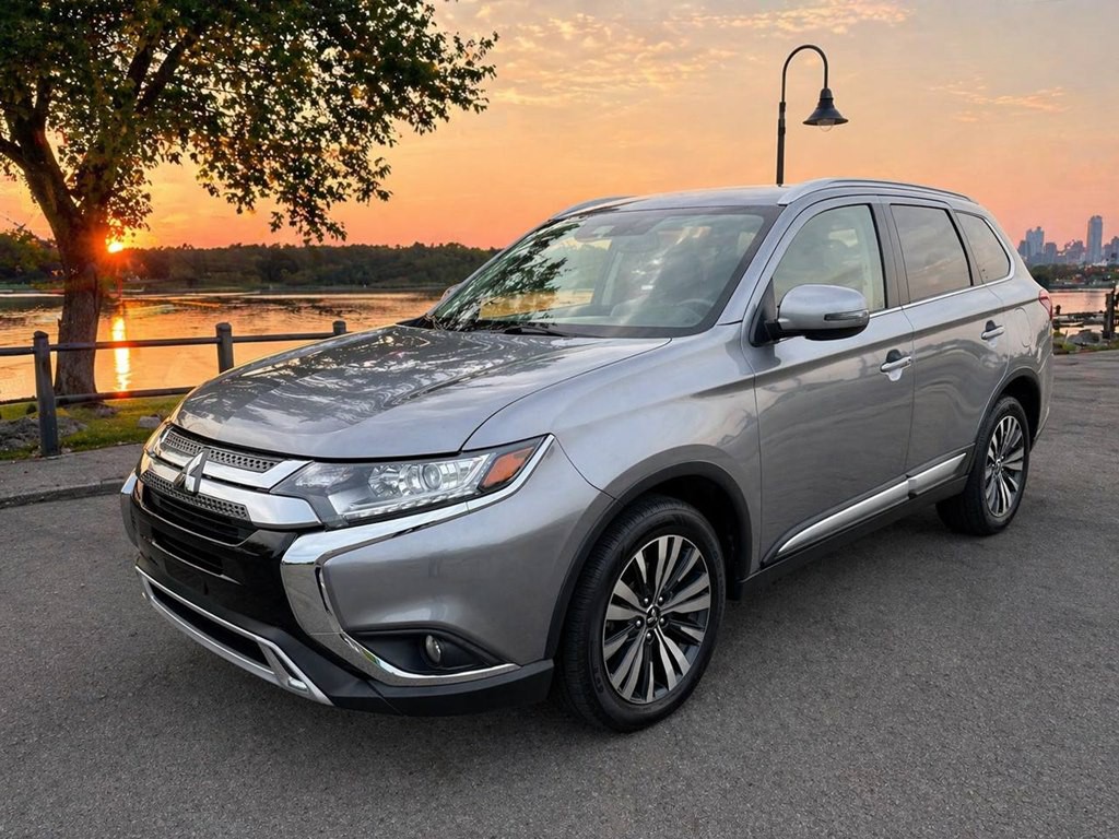 2020 Mitsubishi Outlander Image 1