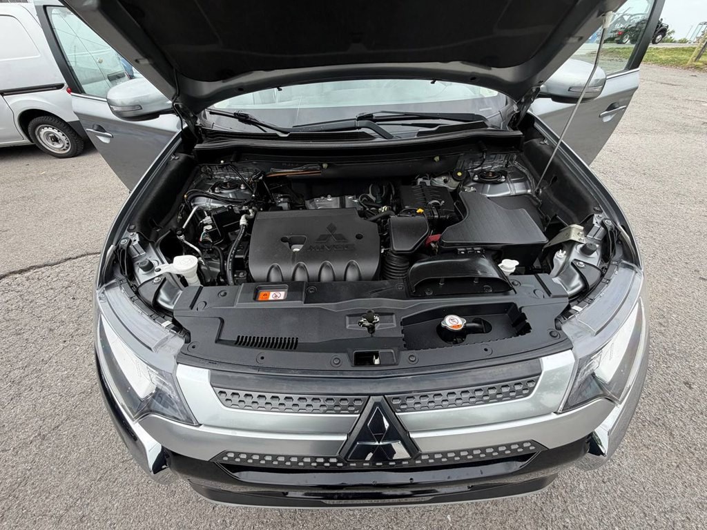 2020 Mitsubishi Outlander Image 16