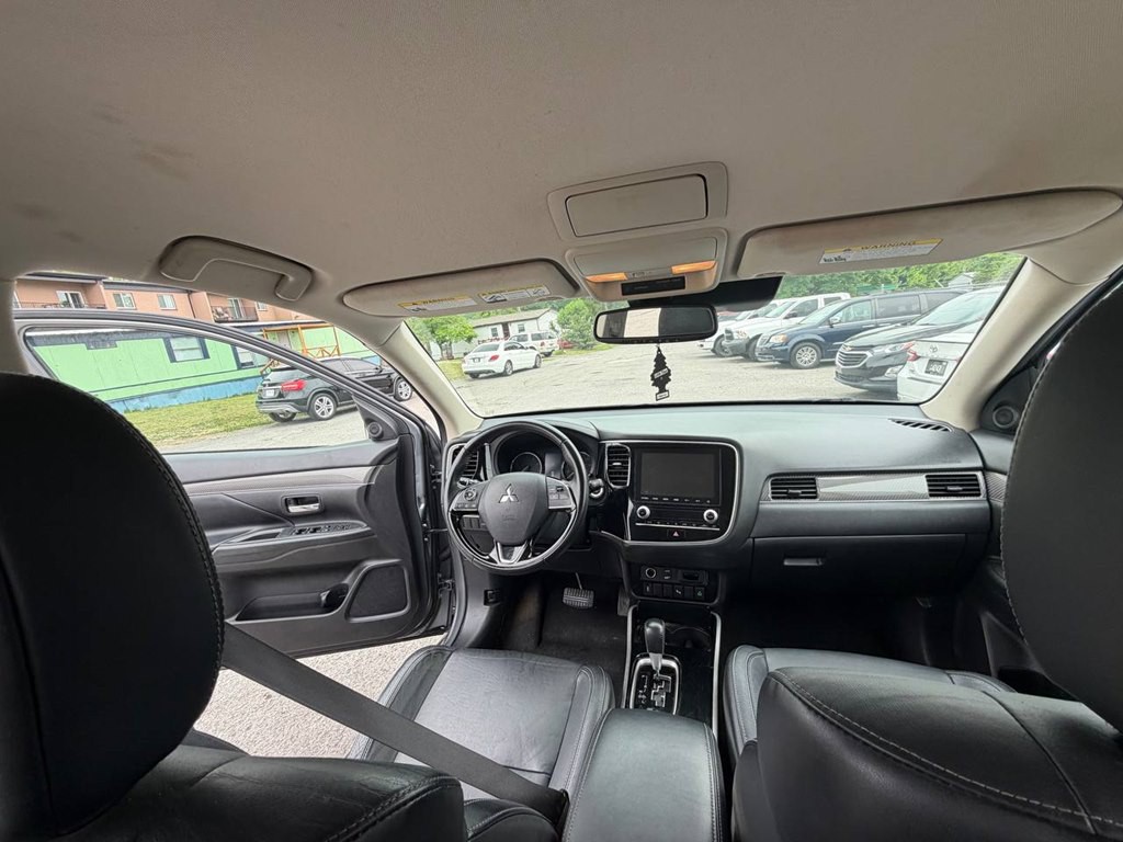2020 Mitsubishi Outlander Image 25