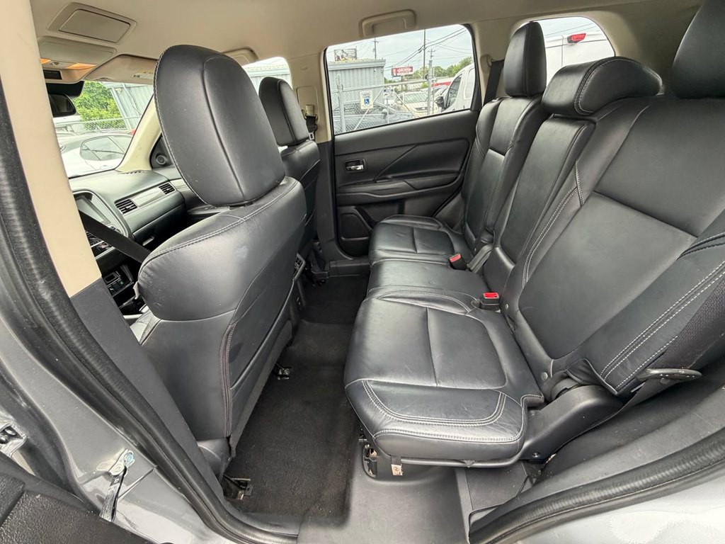 2020 Mitsubishi Outlander Image 32