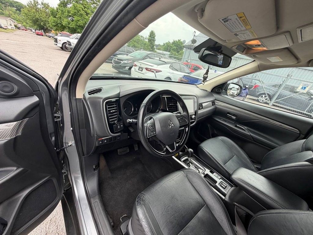 2020 Mitsubishi Outlander Image 36