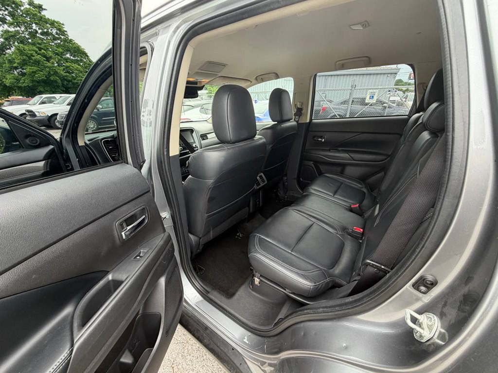 2020 Mitsubishi Outlander Image 37